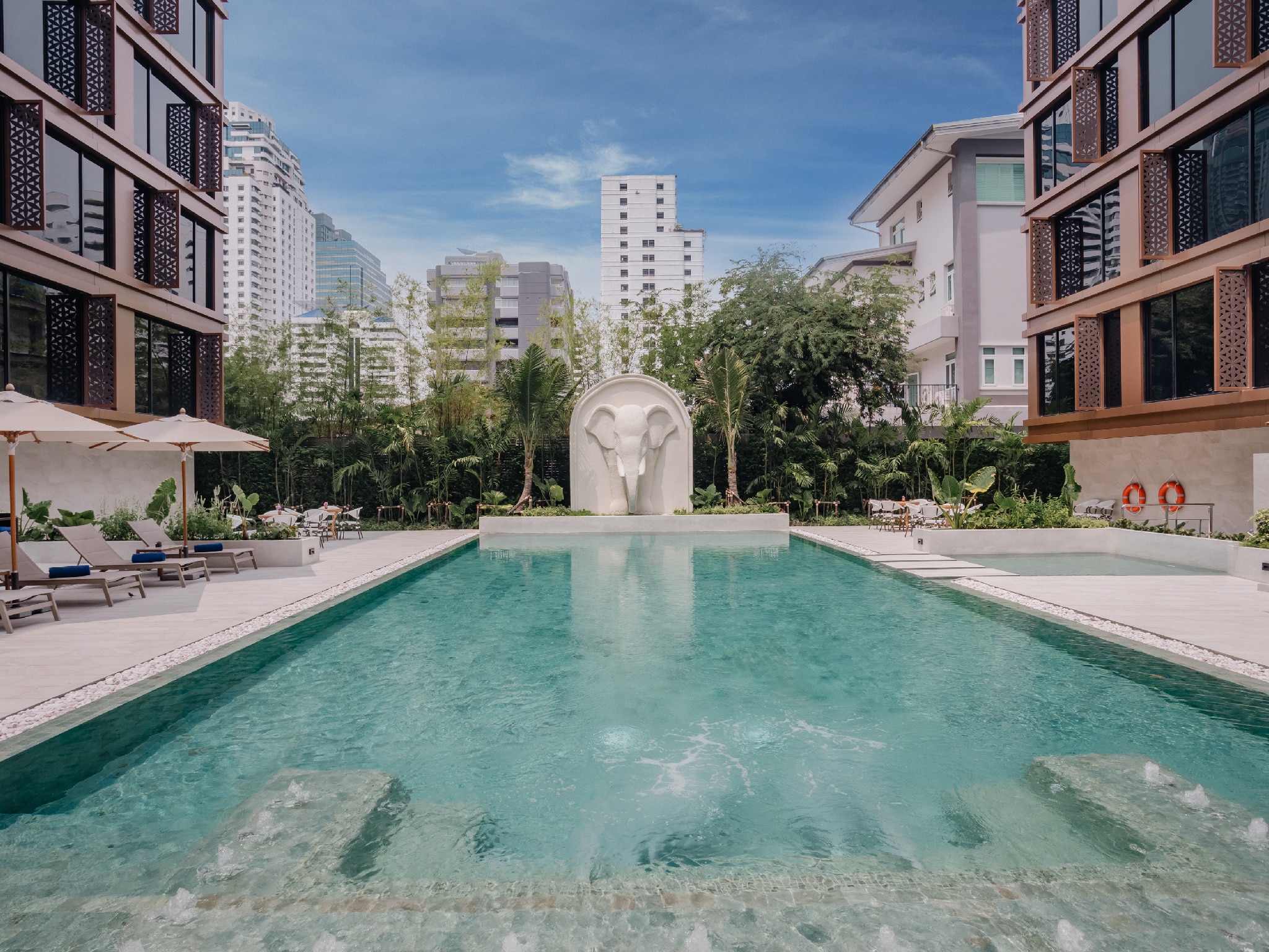 Nysa Hotel Bangkok Sukhumvit 11 - Tap to explore photos