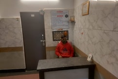 Hotel Metro Place, Hapur