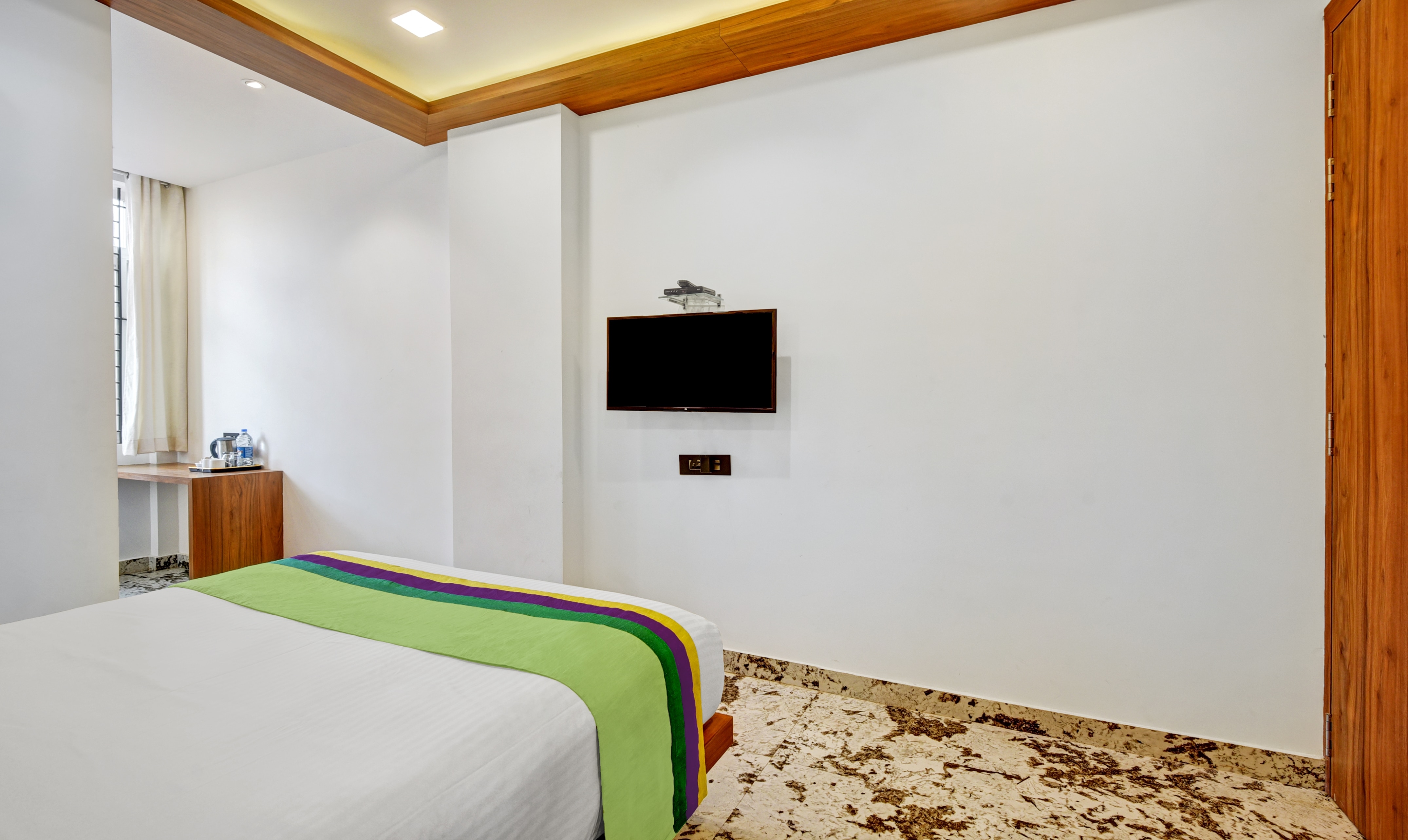 Itsy Hotels Shrey'S Inn Mallandur Road - Tap to explore photos