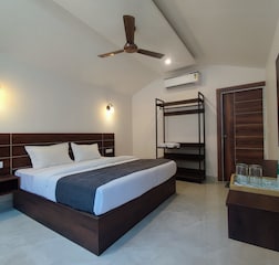 Deluxe AC Cottages With Private Sitout Balcony