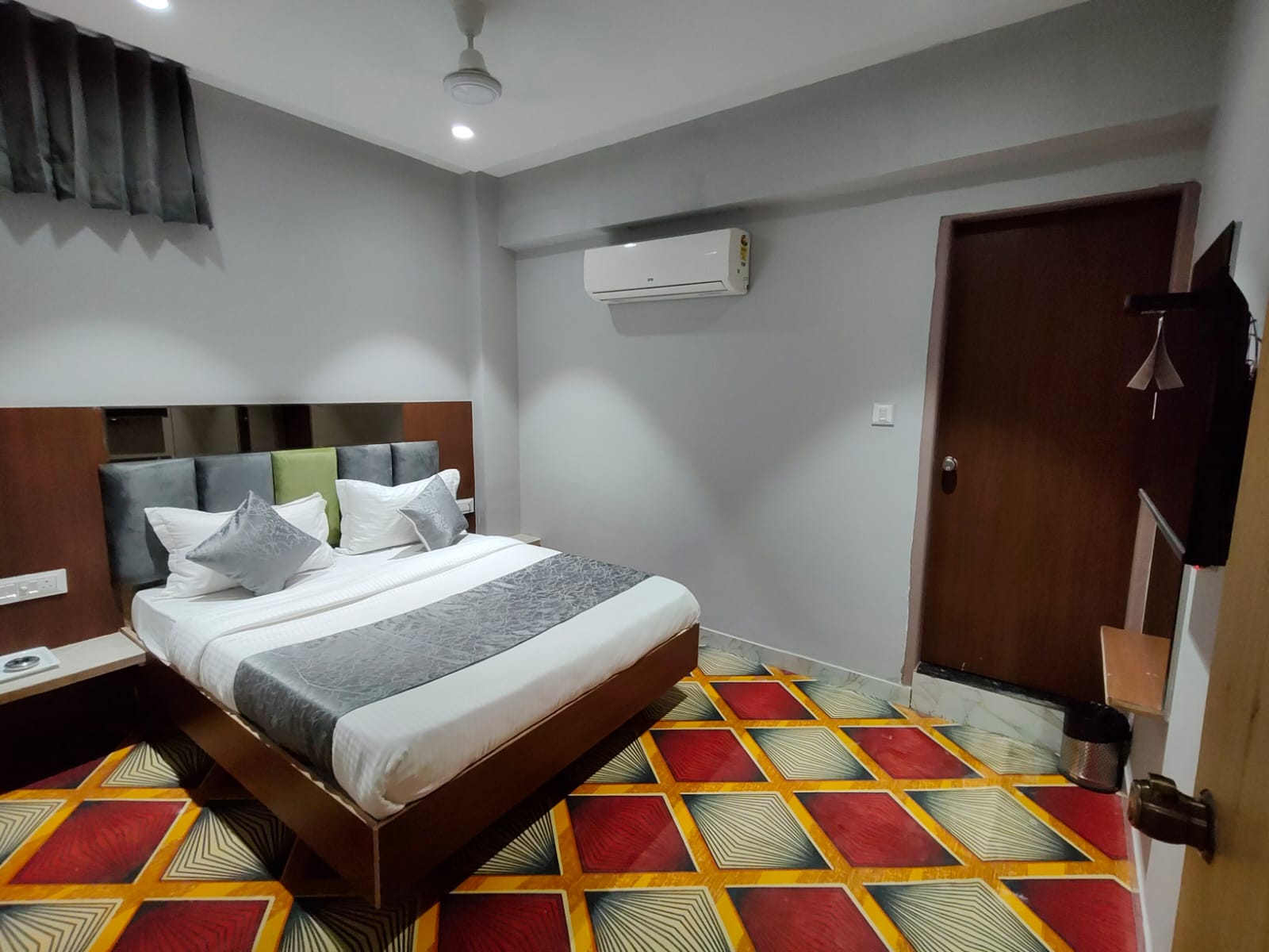 Hotel Sunway Maninagar - Tap to explore photos