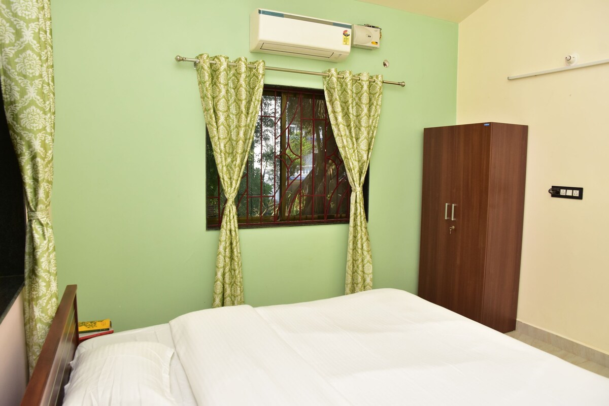 Casa Manarra 2bhk Parra Road - Tap to explore photos