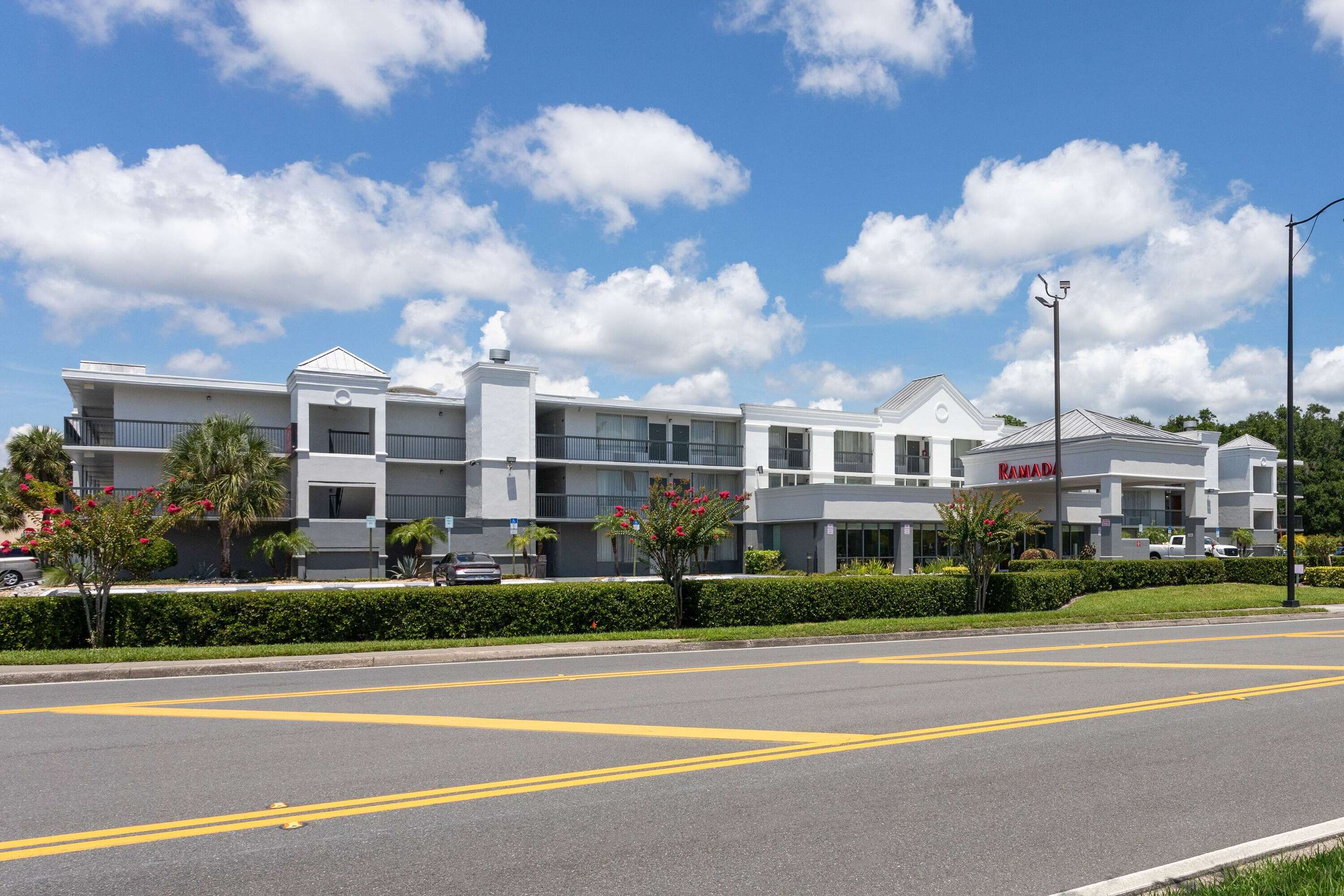 Ramada by Wyndham Altamonte Springs Near I-4 - Tap to explore photos