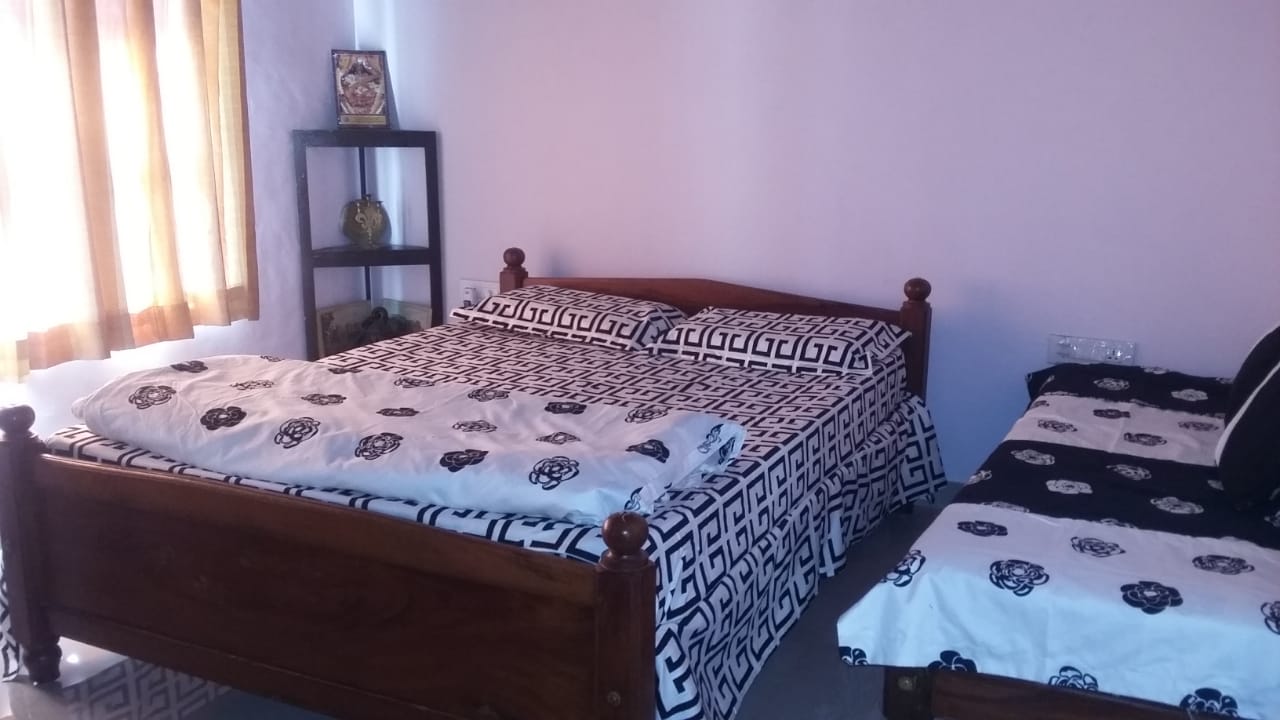 Megha Giri Homestay - Tap to explore photos