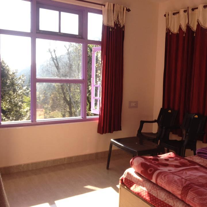Snow White Guesthouse (Deluxe Room) - Tap to explore photos