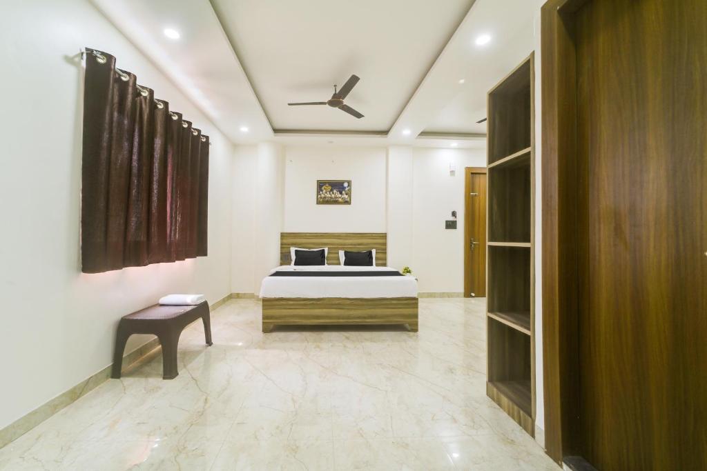 Hotel Maruti Palace - Tap to explore photos