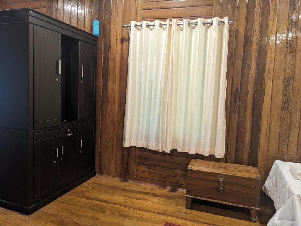 K V WOODEN HOMESTAY - Tap to explore photos