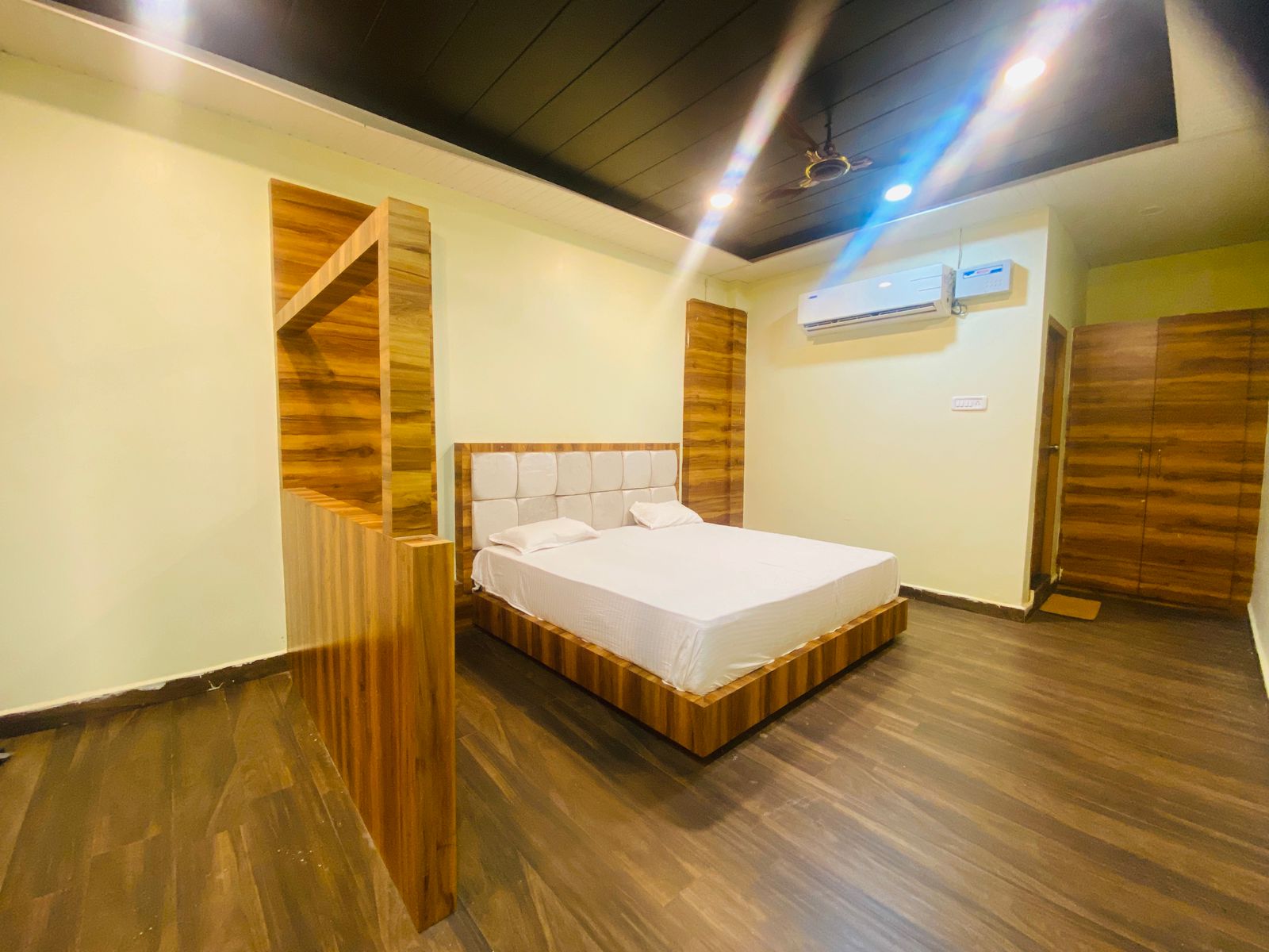 HOTEL PARAS RESIDENCY - Tap to explore photos