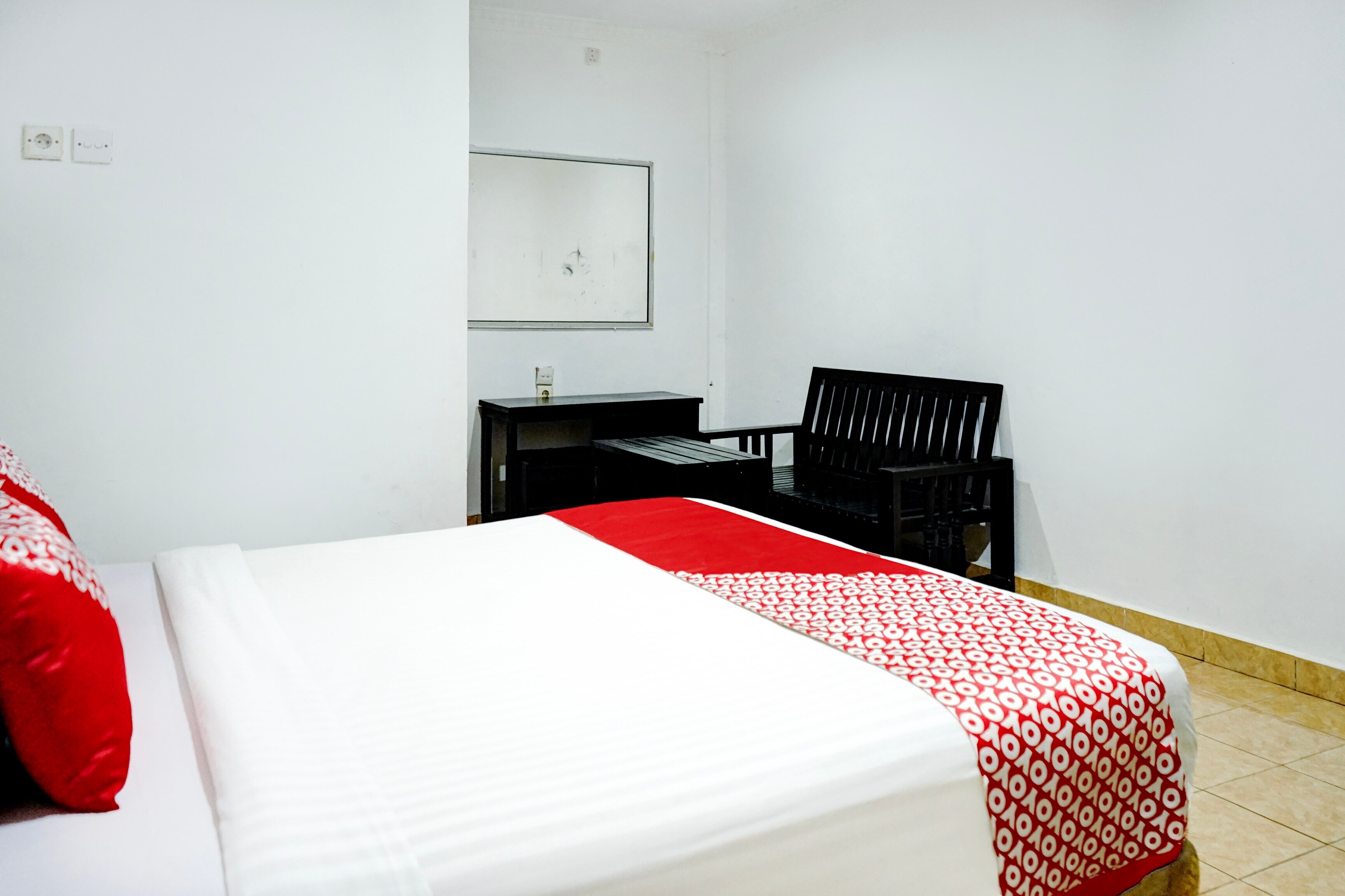 Hotel O Padang City Center Near Pantai Padang Formerly Hotel Siti Nurbaya - Tap to explore photos