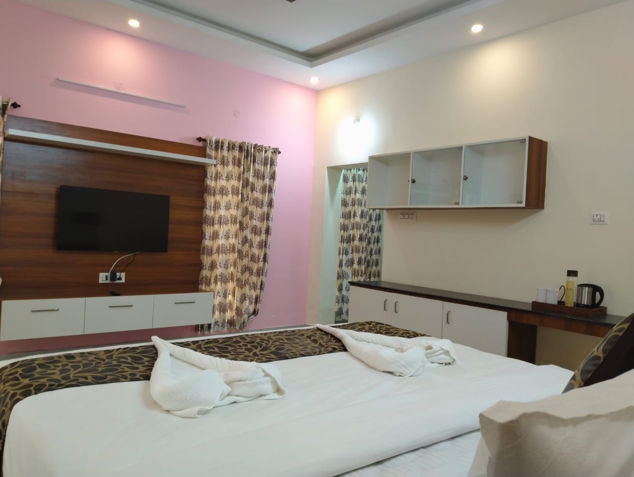 TIO -THE INDIAN ORIGIN HOTELS & RESORTS YERCAUD - Tap to explore photos