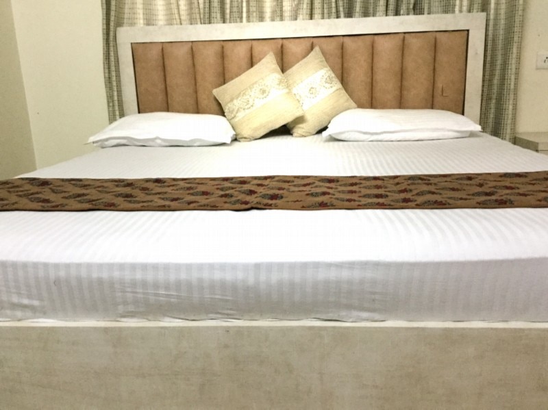 Arista Service Apartments | Rooms & Caretaker - Tap to explore photos