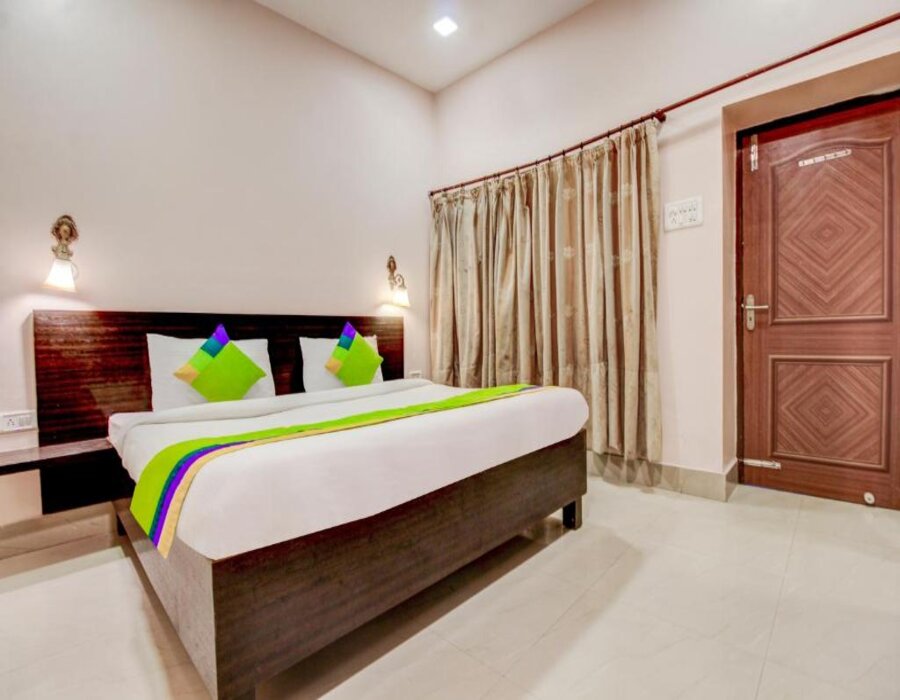 Hotel Shri Krishna Inn - Tap to explore photos