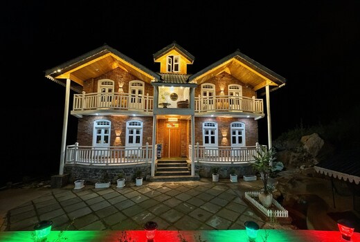 Ahaad 4BR Forest View Cottage in Srinagar by Homeyhuts