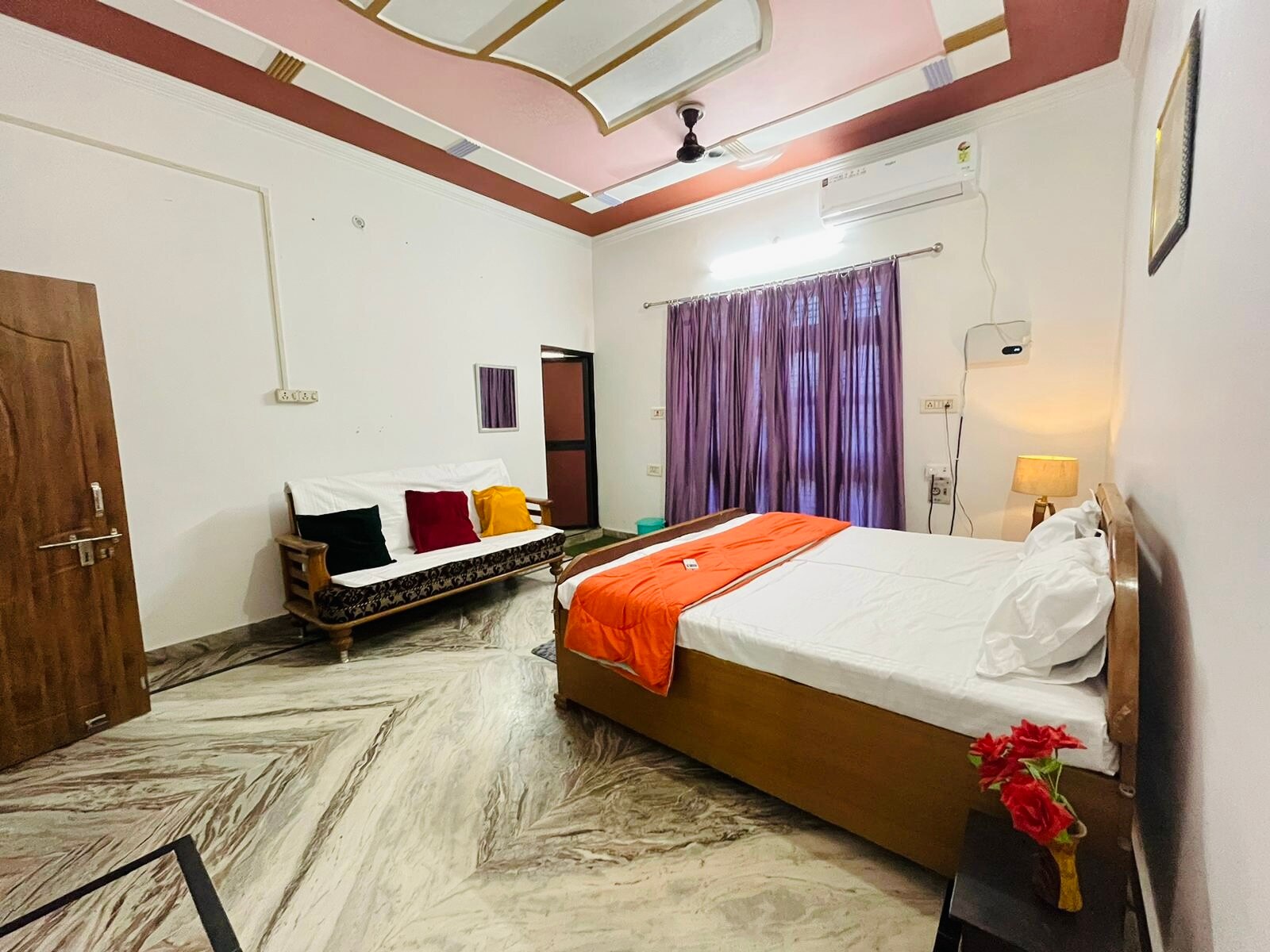 The green HomeStay apartment - Tap to explore photos
