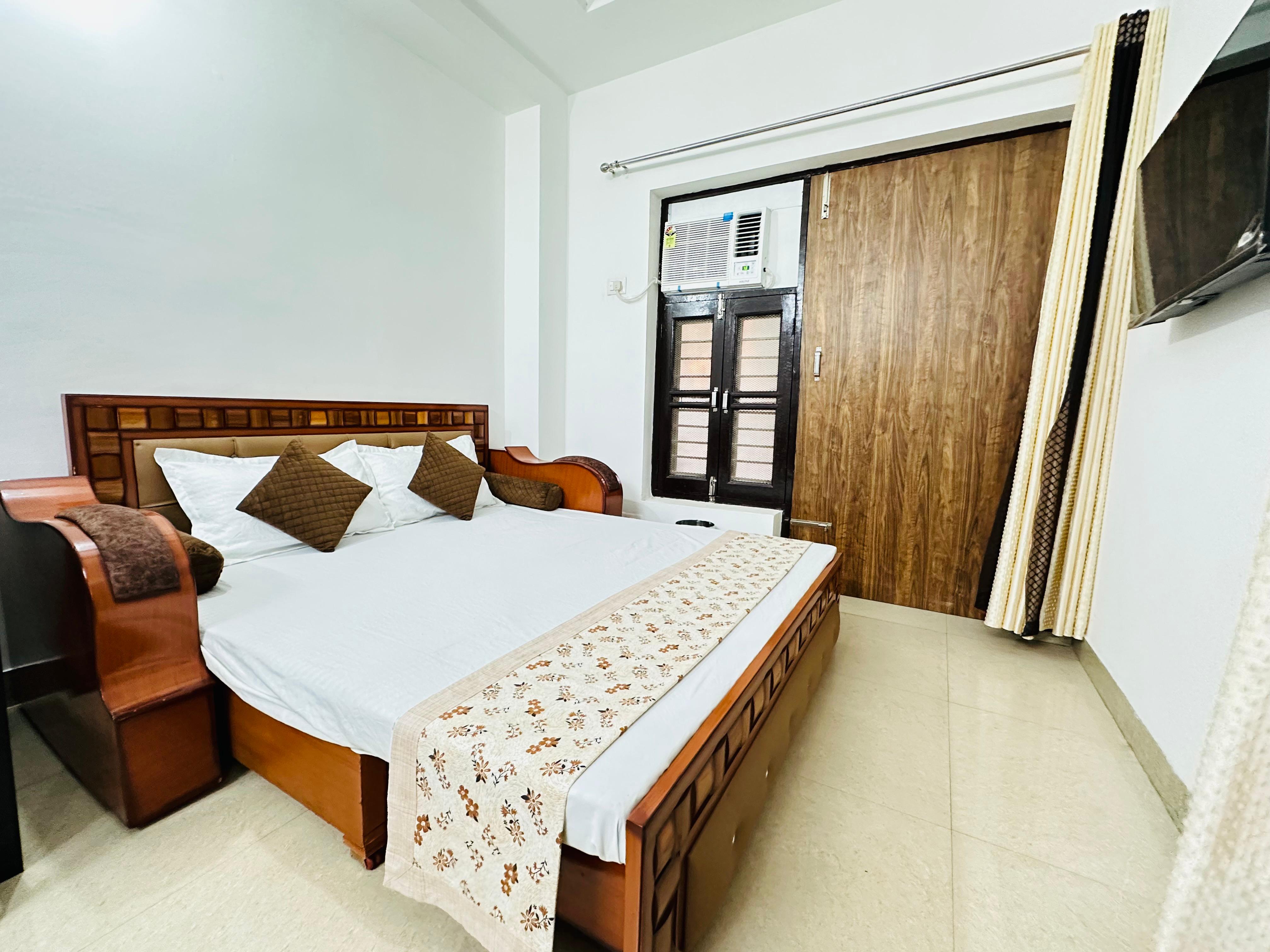 Apartment nearby medanta hospital - Tap to explore photos