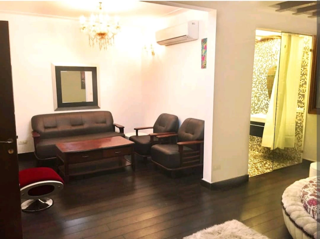 3BHK Modern Apartment in the heart of SouthDelhi - Tap to explore photos