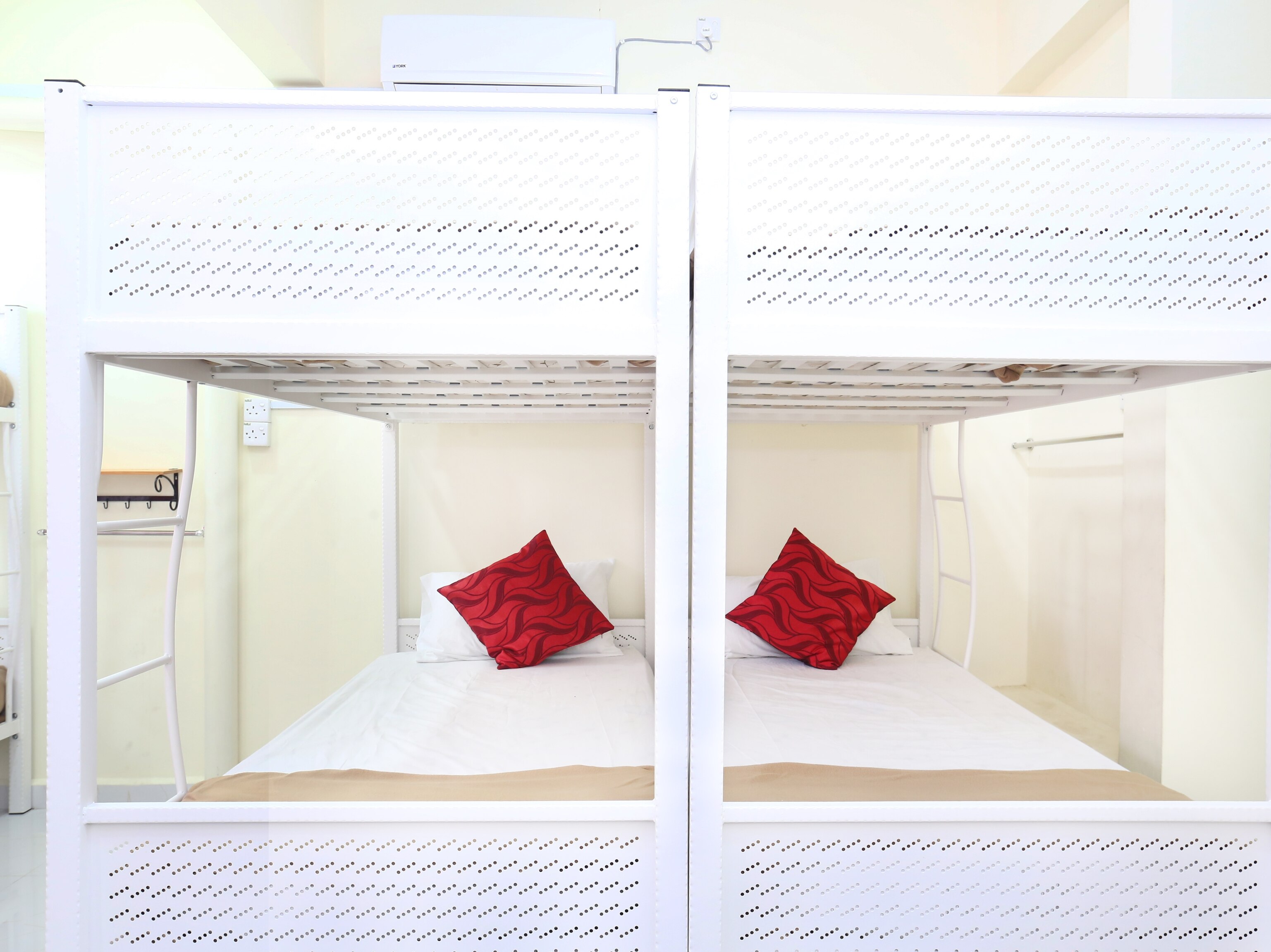 SPOT ON 90163 Kpfb Roomstay 2 - Tap to explore photos