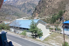 Harshil Pinewood Homestay, Gangotri