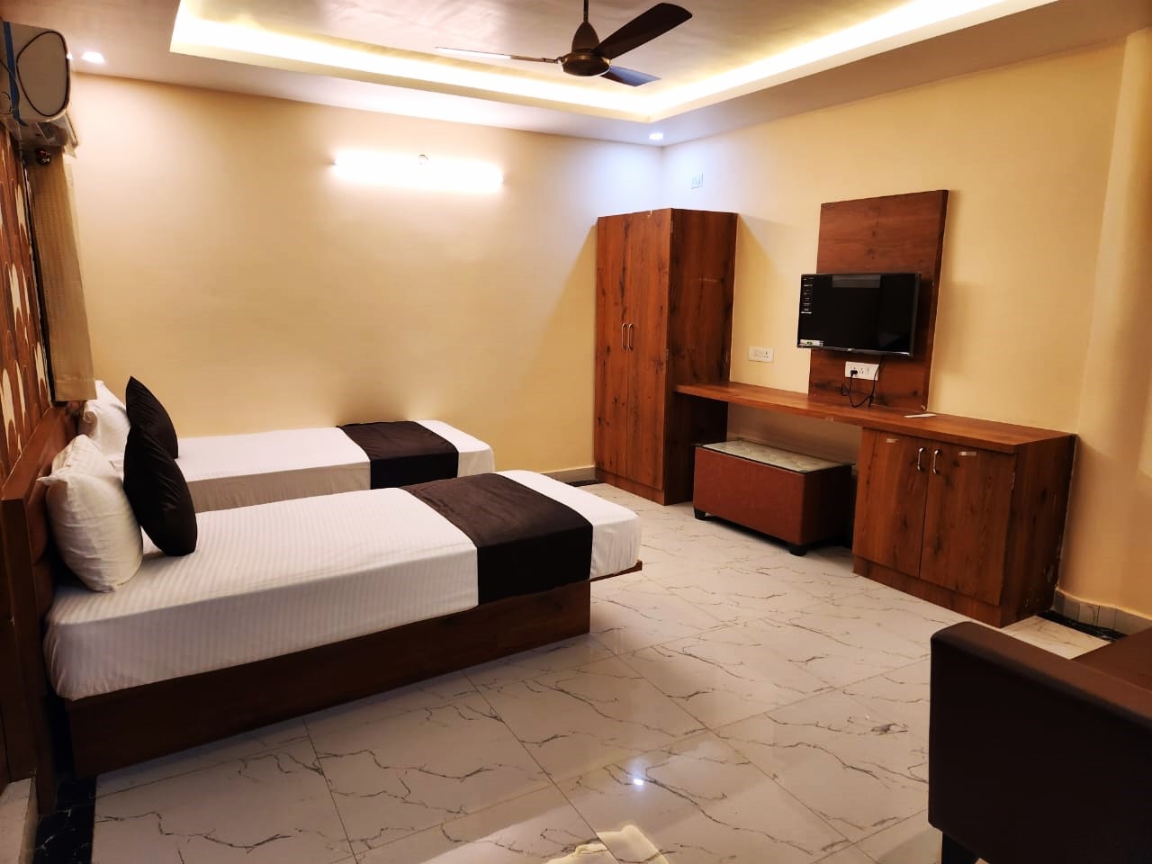 Hotel Grand Patliputra - Tap to explore photos