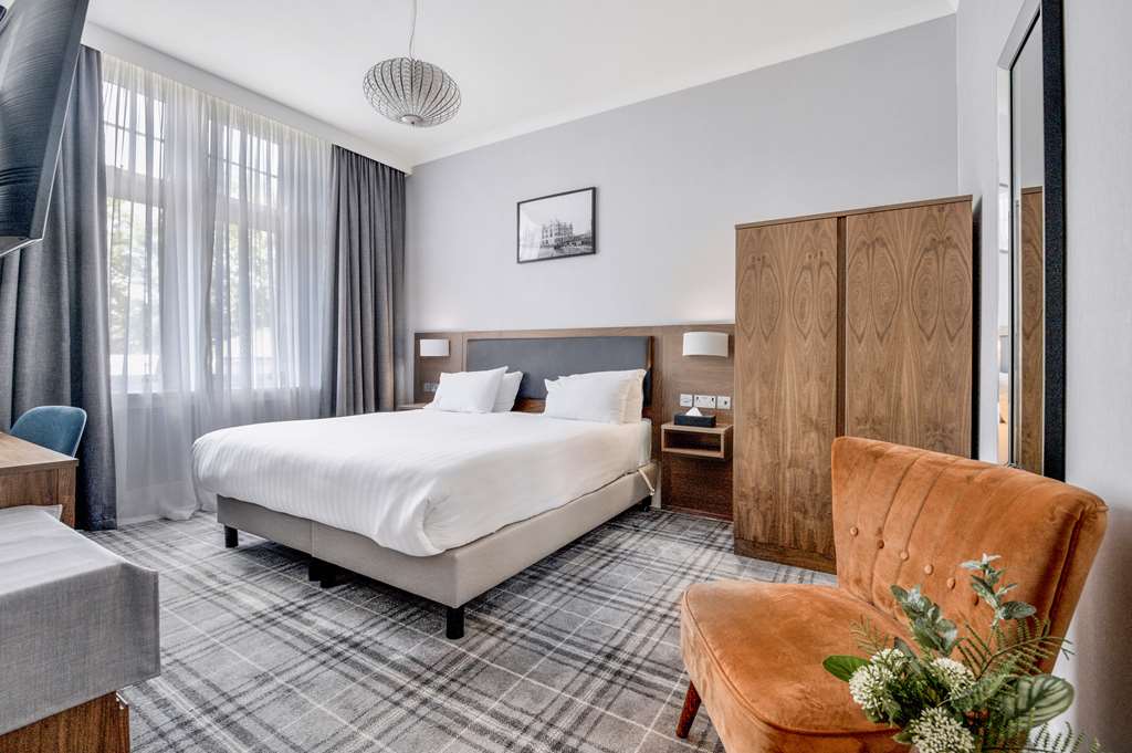 Radisson Blu Hotel Perth - Tap to explore photos