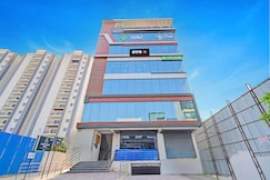 HOTEL O RR LIVING GRAND, Hyderabad