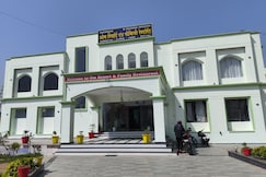 OM RESORT AND FAMILY RESTAURANT, Loharu