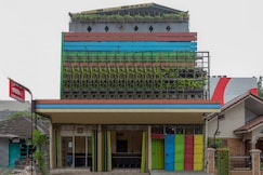 Hotel O near Universitas Pelita Harapan formerly Pelangi Guest House, Tangerang