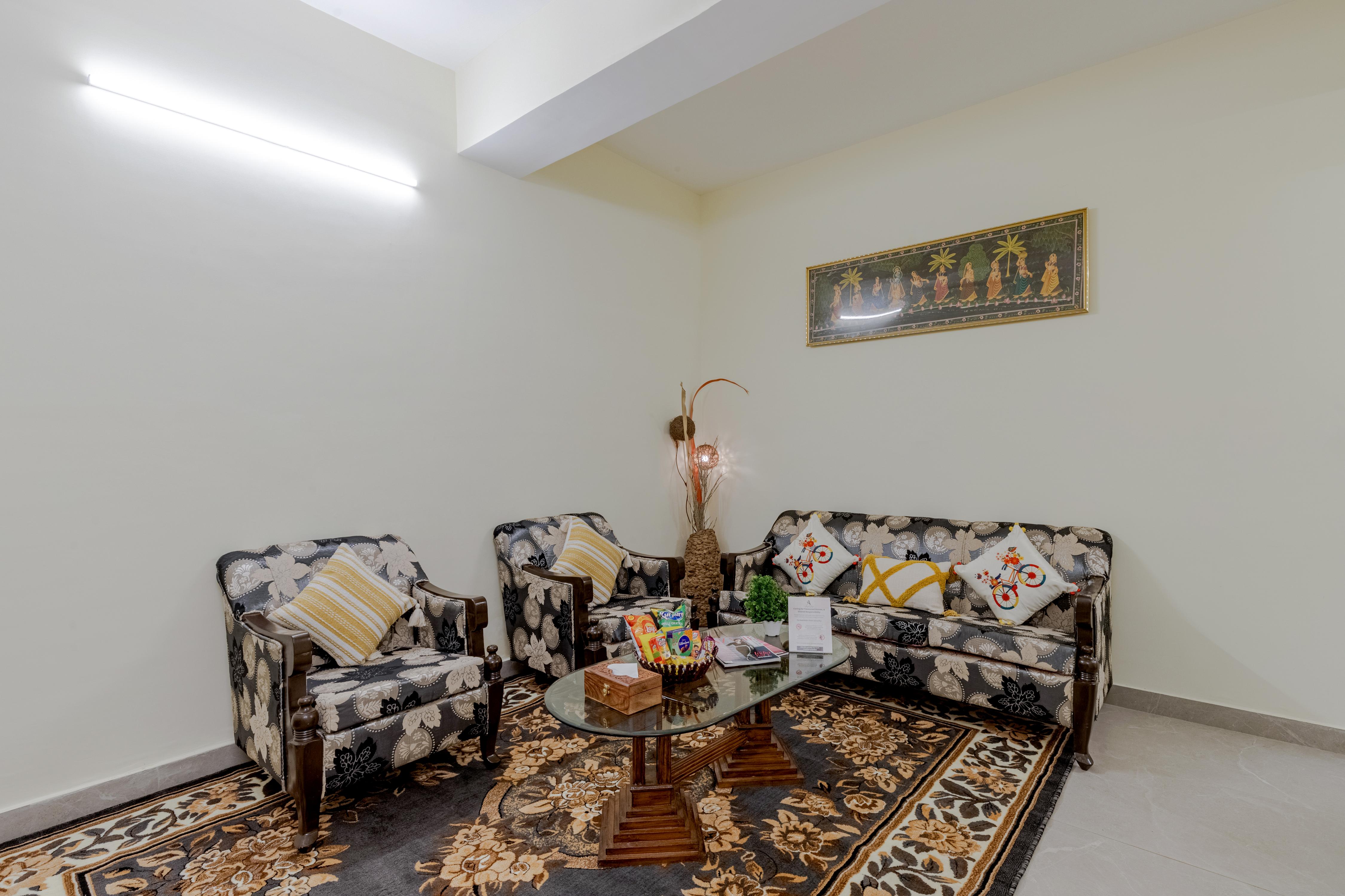 Casa 2 BHK Pet Friendly Homestay with Garden & Outdoor Lounge - Tap to explore photos