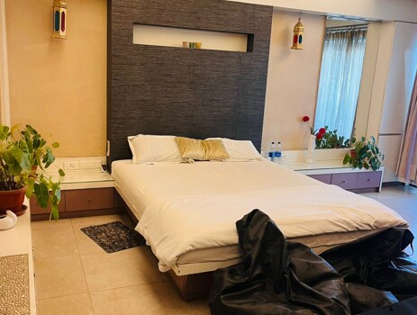 Rose Room | Studio Apartment