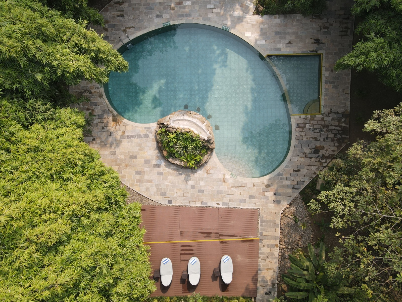 JAGATPUR LODGE BY ANNAPURNA - Tap to explore photos