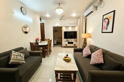 Cherry Blossom Hideaway Elegant 3BHK poolfacing, Goa