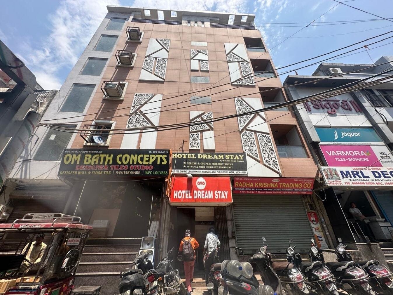 Collection O Preet Vihar Metro Station Formerly Hotel Dream Palace - Tap to explore photos