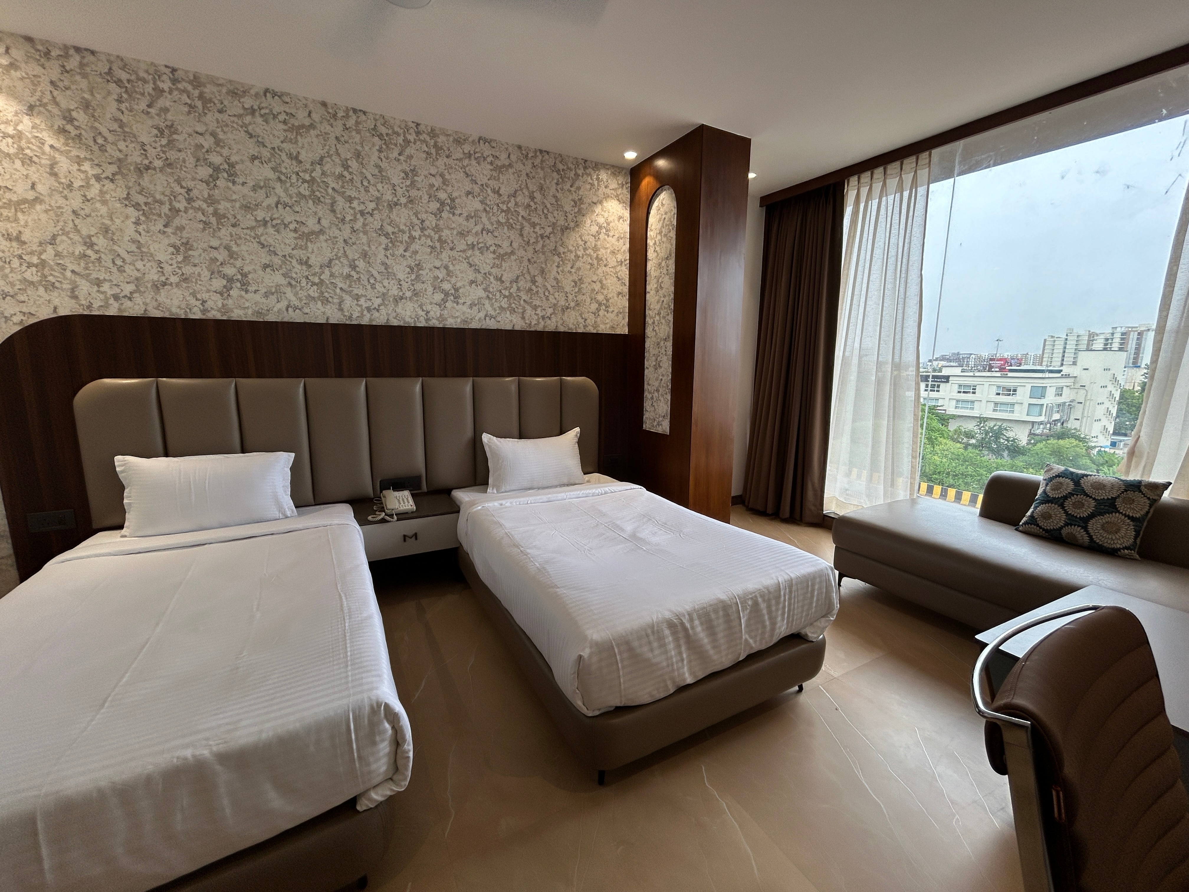 Hotel Meeravill - Tap to explore photos