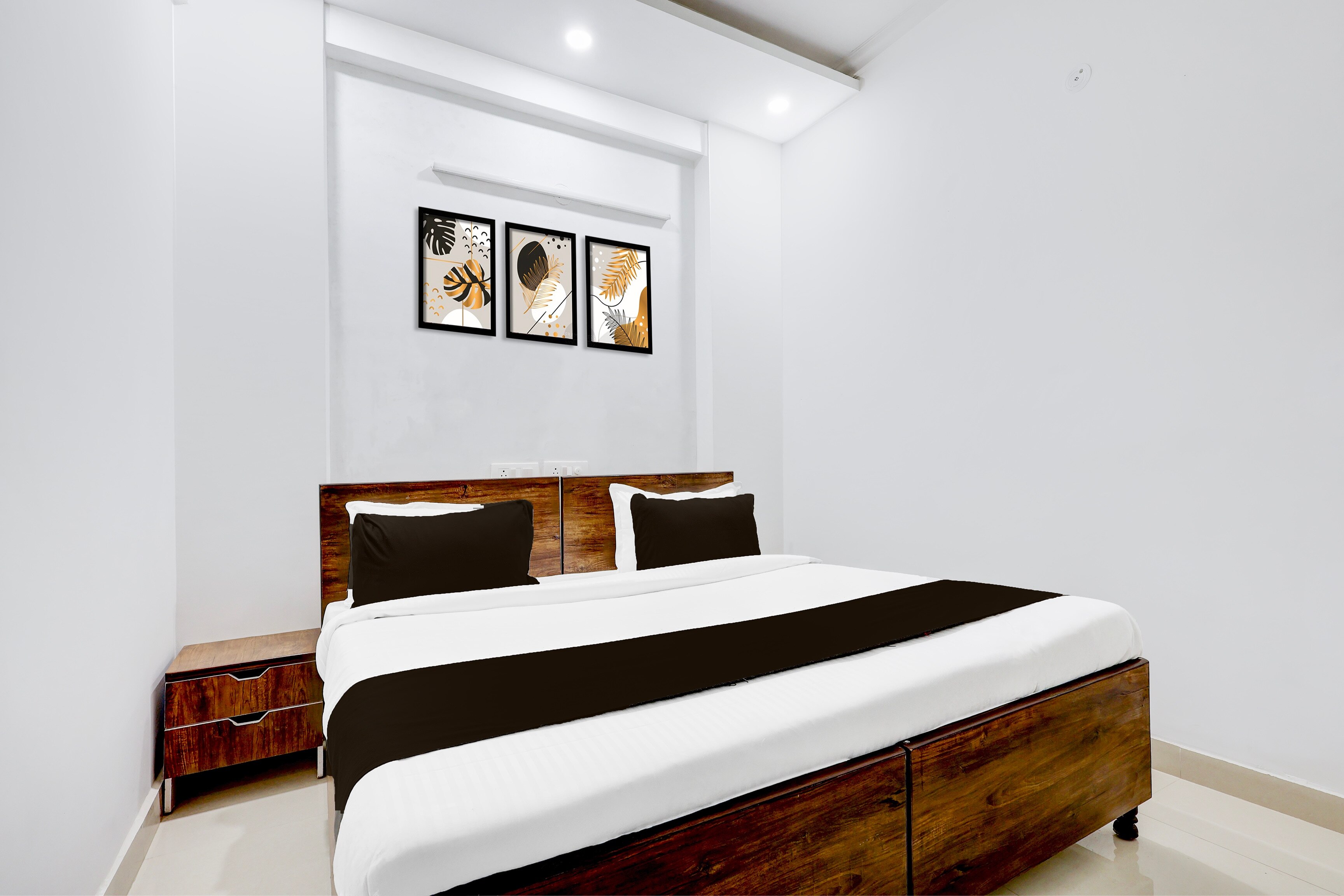 Hotel O Noida Comfort INN - Tap to explore photos