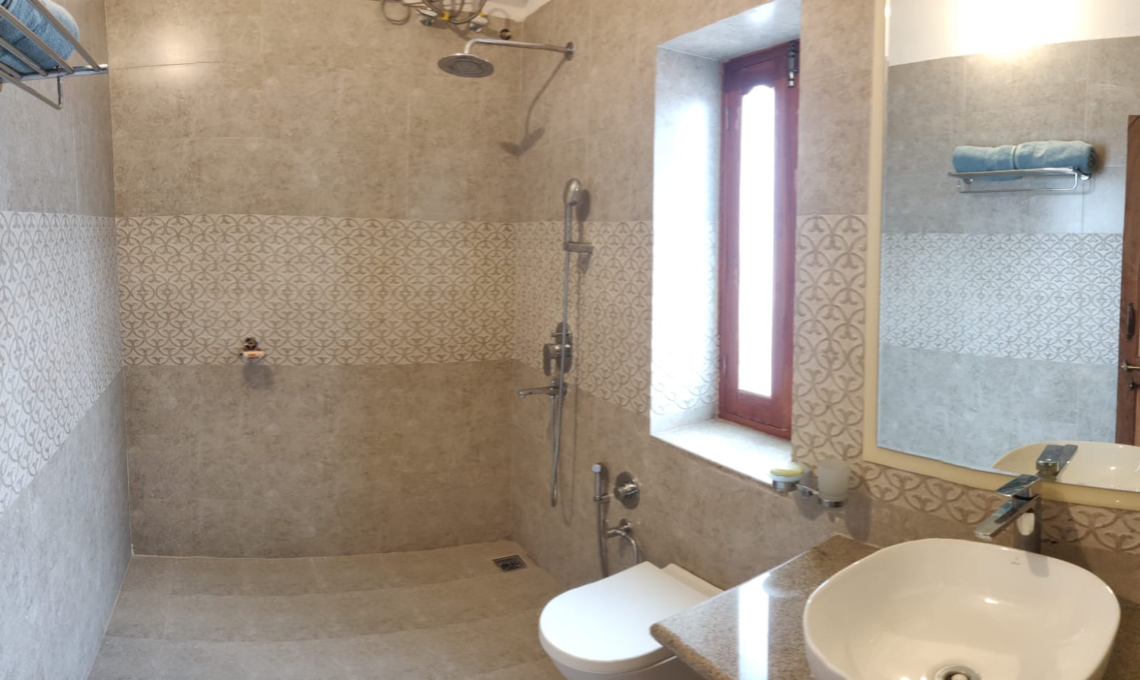 Idar House - Tap to explore photos
