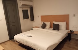 Deluxe Room with wifi & Parking