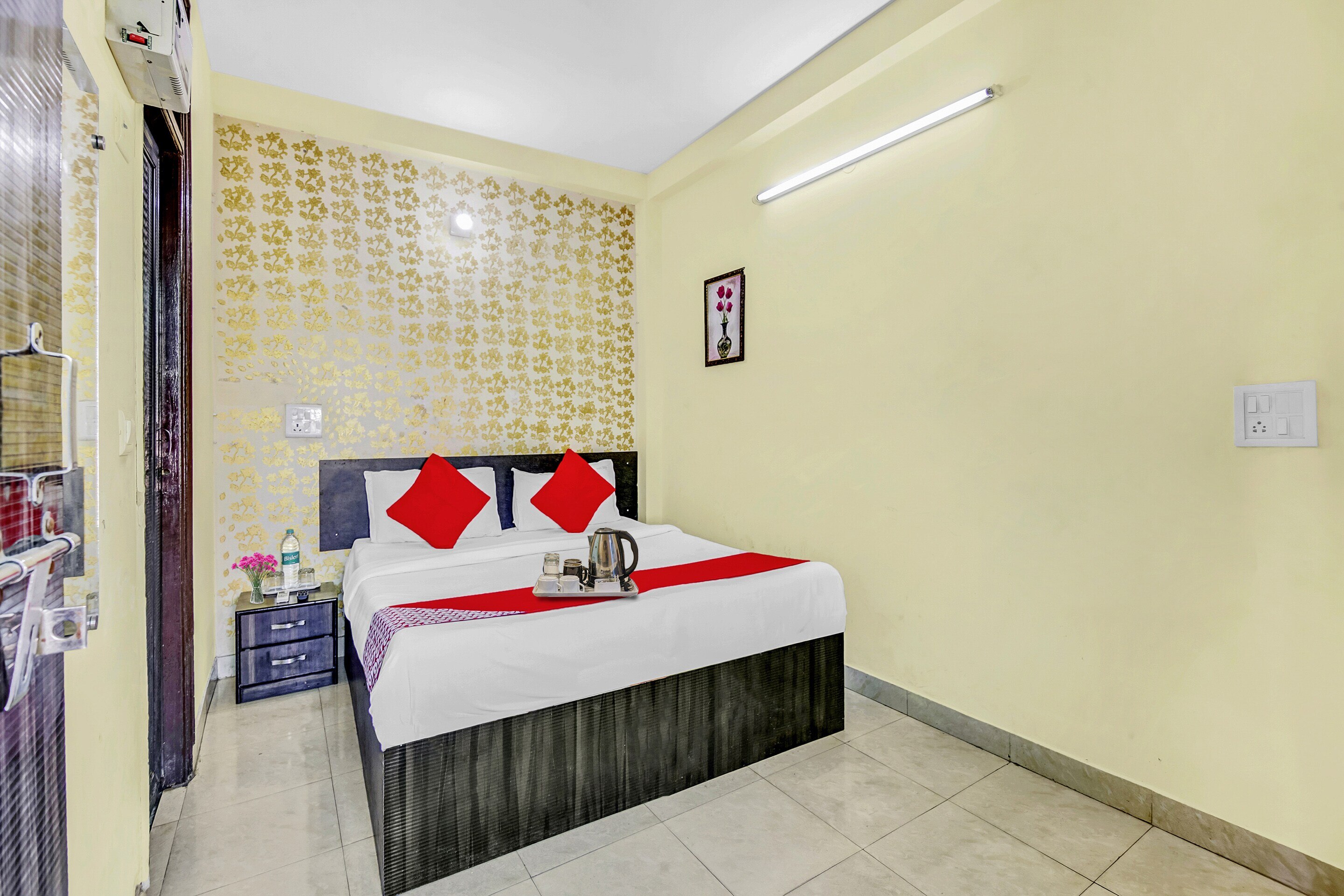 Hotel O The Star Inn Near Akshardham - Tap to explore photos