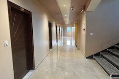 Sunshine Hotel and Restaurant, Dhampur