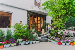 Dojee's - The Floral Boutique Stay by Dal Lake, Srinagar