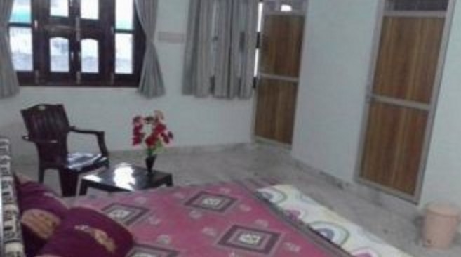 Shivam Paying Guest House - Tap to explore photos