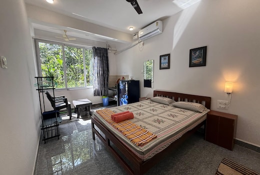 Studio peaceful path R5 by Mukund Sadan Arambol