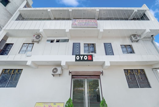 Super Hotel O R K Marriage Hall and Guest House
