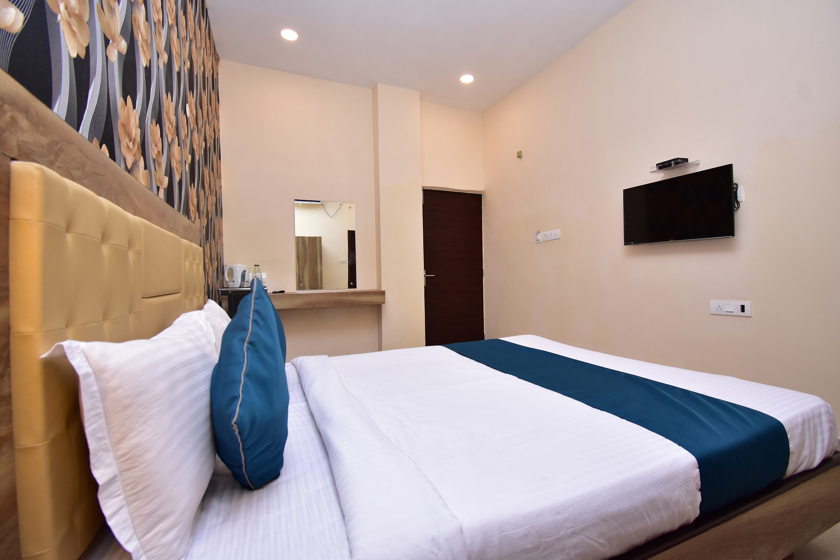 Hotel O Stay hub park street - Tap to explore photos