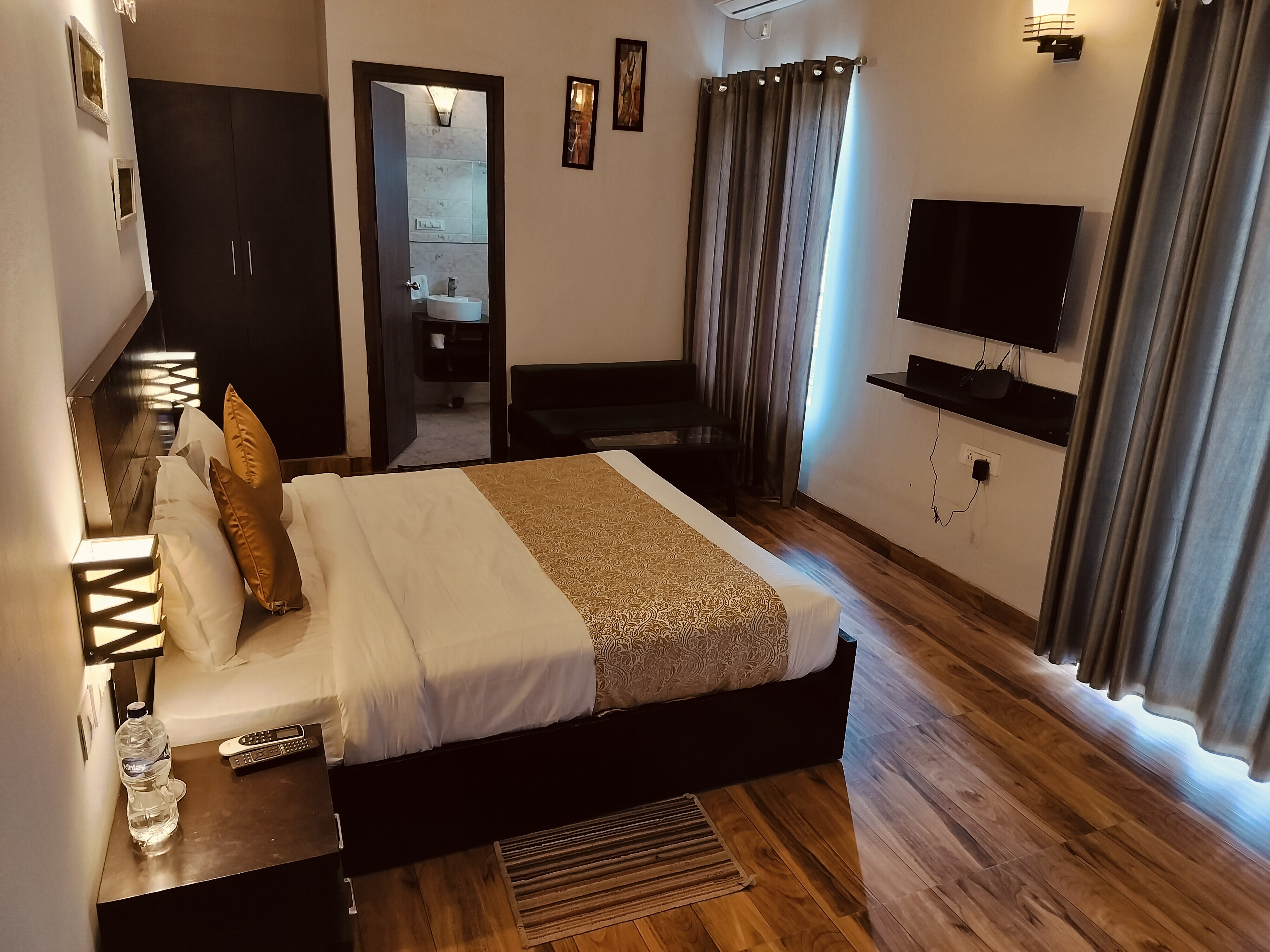Sapphire Suite And Hotels - Tap to explore photos