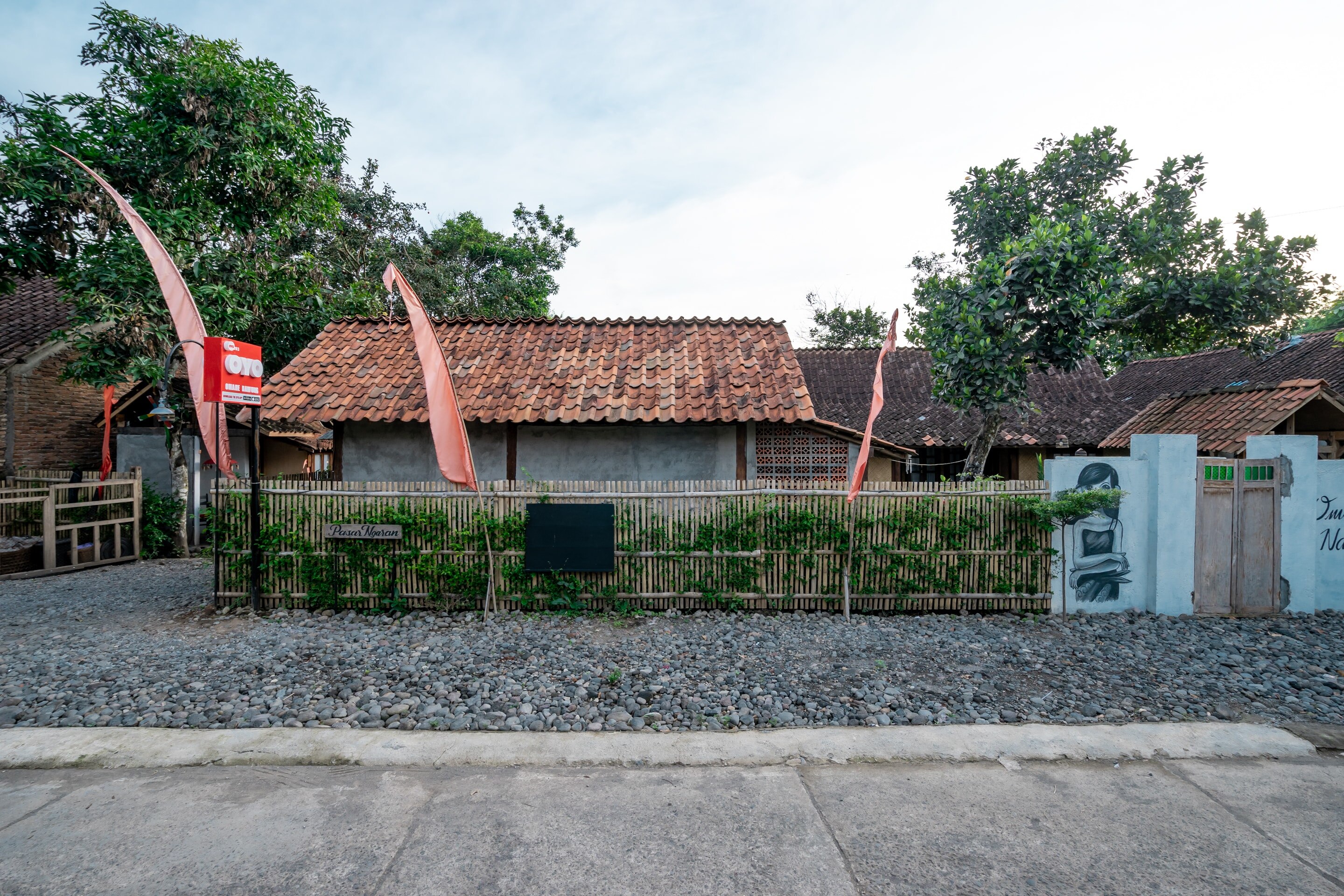 OYO 2393 Putroyono Homestay - Tap to explore photos
