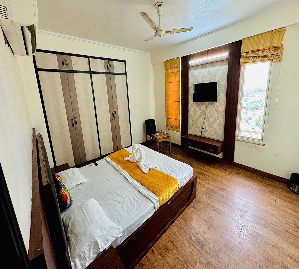 Hotel Raj Villa - Tap to explore photos
