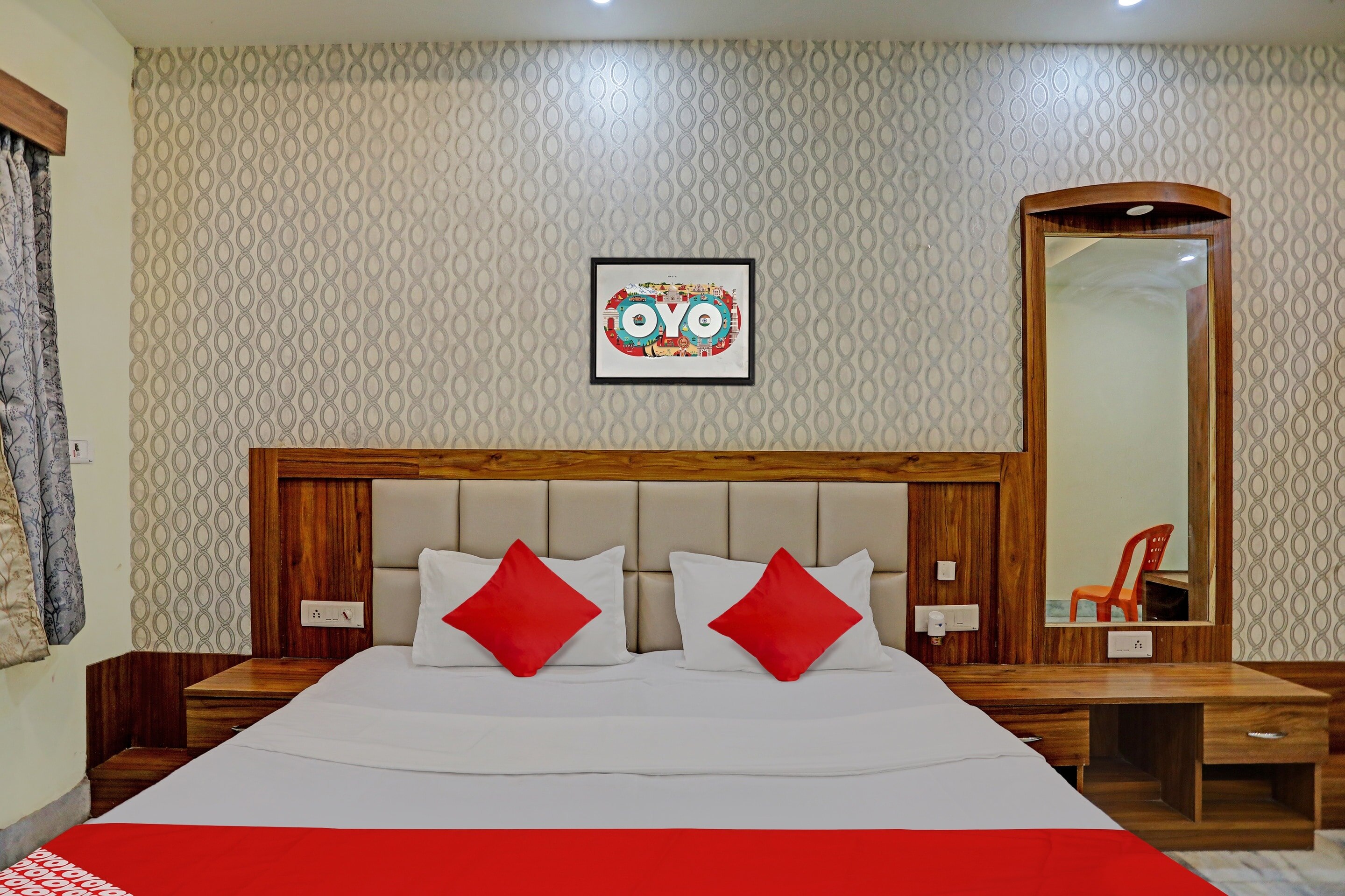 OYO Flagship GV Palace - Tap to explore photos