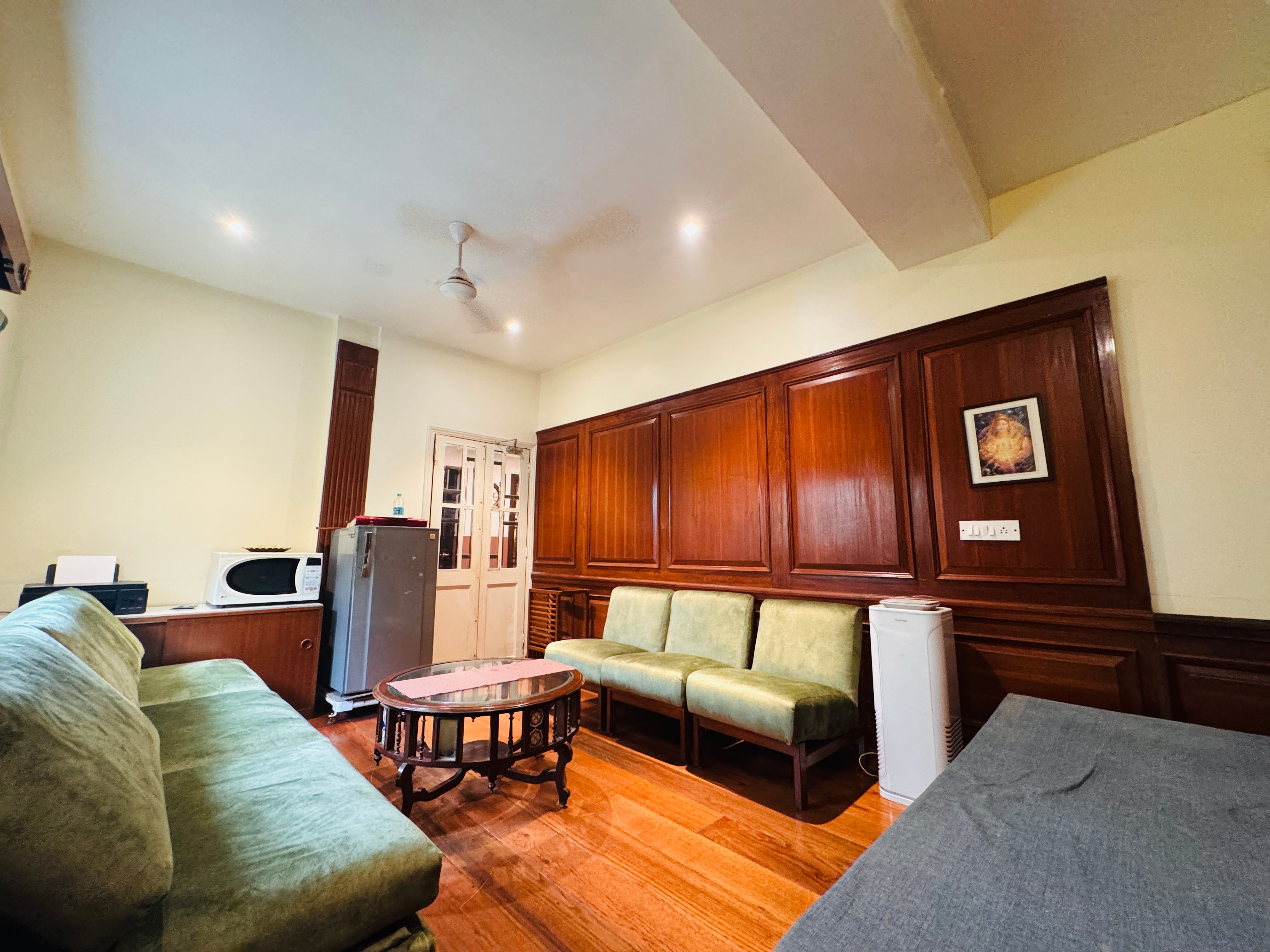 Luxurious Suite at Hauz Khas - Tap to explore photos