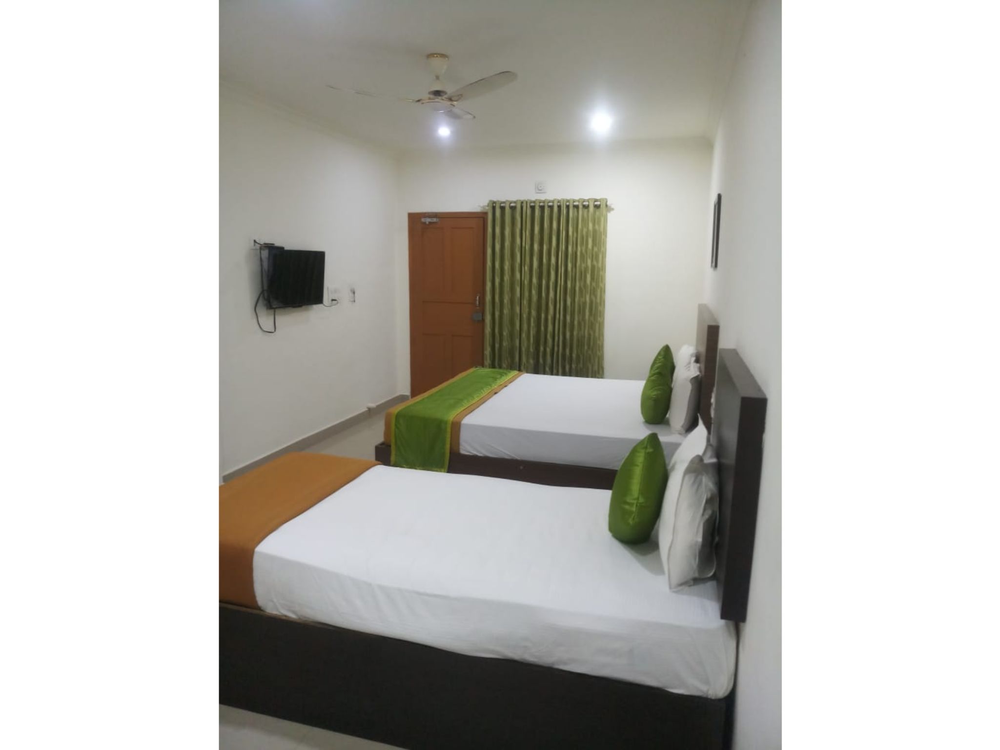 Palm Tree Inn Munnar Inr 222 Off 9 2 5 Hotel Price Address