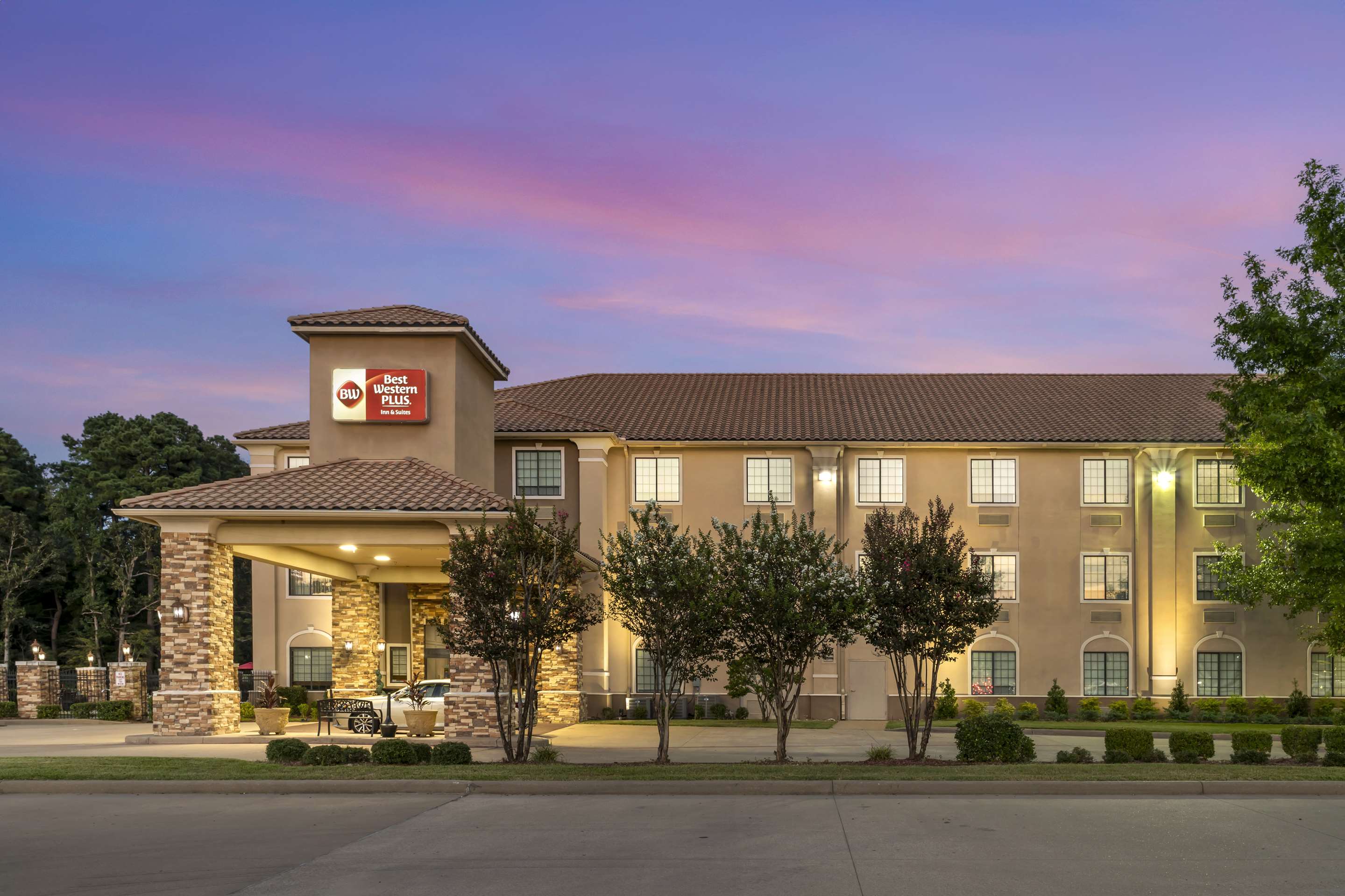 Best Western Plus Crown Colony Inn and Suites - Tap to explore photos
